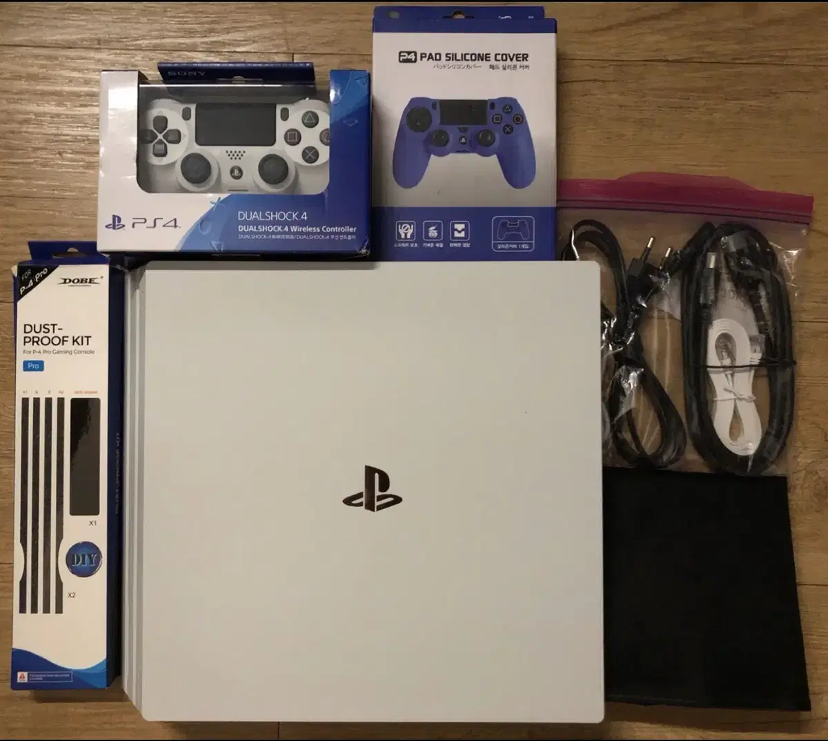 가격 협상 가능) PS4 Pro (CUH-7218B) 화이트 에디션 판매